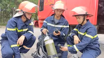 Chiến sĩ nghĩa vụ Hứa Văn Trường chiến đấu với giặc lửa cứu giúp người gặp nạn