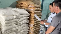 Phát hiện hàng tấn hàng hoá không rõ nguồn gốc, xuất xứ