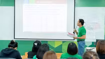 Tư vấn viên bảo hiểm Manulife được đào tạo kiến thức sức khỏe cộng đồng