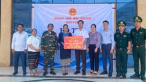Hỗ trợ người dân bản Ta Lui (Lào) sau trận hỏa hoạn thiêu rụi 35 ngôi nhà