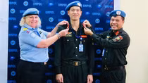 Thiêng liêng những lễ trao quân hàm tại châu Phi