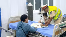 CSGT kịp thời đưa bé 4 tháng tuổi nguy kịch đến bệnh viện cấp cứu