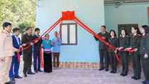 Cụm thi đua số 4 trao tặng nhà tình nghĩa cho gia đình có hoàn cảnh khó khăn