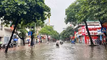 Thoát nước ở Hà Nội “bất lực” trước mưa lớn?