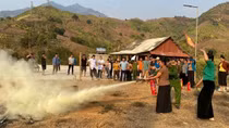 Đồng bào vùng cao Sơn La hào hứng trải nghiệm, thực hành phòng, chữa cháy