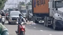 Tài xế xe ôm công nghệ bị xe đầu kéo tông tử vong