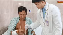 Nam công nhân bị máy cuốn đứt lìa cẳng tay