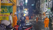 TP Hồ Chí Minh: Một thanh niên nghi bị điện giật tử vong khi đi qua đường ngập nước