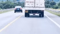 Xử phạt tài xế xe biển xanh 5 triệu đồng vì vượt ẩu trên cao tốc