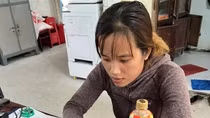 "Nữ quái" 20 tuổi quật ngã cụ ông 89 tuổi cướp 9 chiếc nhẫn vàng