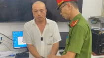 Bắt khẩn cấp người đàn ông cầm dao rượt đuổi shipper