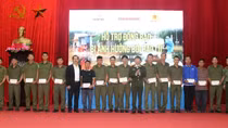 Báo CAND cùng nhà hảo tâm chia sẻ khó khăn với người dân bị ảnh hưởng bởi lũ lụt tại Huế