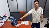 Dùng dao khống chế người phụ nữ nằm võng cướp nhầm vàng giả