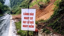 Sạt lở bủa vây Quảng Trị sau những ngày mưa lũ lịch sử