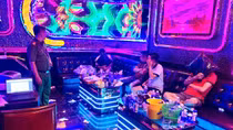 Phát hiện nhóm thanh niên dương tính với ma túy tại Karaoke Dubai Bến Tre