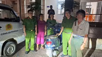 Công an phường giúp người phụ nữ có dấu hiệu trầm cảm đi lạc trở về với gia đình