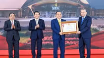 Tập đoàn Vingroup nhận Huân chương Lao động hạng Nhất