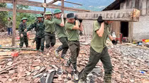 Công an tỉnh Bắc Kạn hỗ trợ nhân dân khắc phục hậu quả mưa lũ