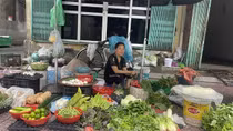 Mưa bão nhưng giá cả cơ bản ổn định, nguồn hàng dồi dào