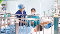 Bé trai trong vụ "nộp đủ tiền mới được cấp cứu" đã ra viện