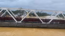 Triển khai phương án ứng phó lũ ở mức cao nhất, bảo đảm ATGT