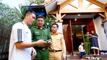 Công an Hà Nội đến từng hộ dân số hóa hồ sơ phương tiện