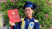 Nữ điều dưỡng đam mê màu áo lính