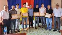 Khen thưởng đột xuất nhiều người dân vượt nguy hiểm cứu người trong lũ dữ