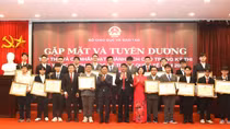 Tuyên dương học sinh đoạt giải Olympic và Khoa học kỹ thuật quốc tế