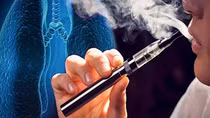 Đề xuất phạt cả người hút thuốc lá điện tử và người không ngăn cản