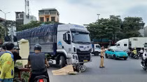Nữ sinh đại học tử vong sau khi va chạm với ô tô tải