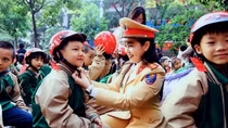 CSGT Hà Nội đến trường tiểu học phổ biến kiến thức ATGT cho học sinh