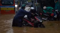 Mưa lớn suốt đêm, nhiều khu vực ở Đà Nẵng ngập sâu trở lại