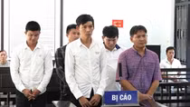 Tổ chức cho 235 người trốn ra nước ngoài, 5 bị cáo lãnh án