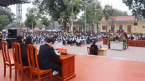 Khi các chú Công an cùng em đến trường