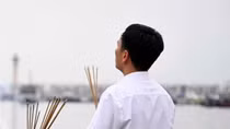 Vụ lật tàu trên vịnh Hạ Long: Người thân nạn nhân chưa tìm thấy vẫn hy vọng một phép màu