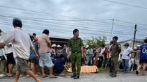Dây điện hở sà xuống đường giật 2 thanh niên đi xe máy tử vong