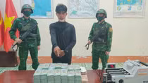 Bắt quả tang vụ vận chuyển trái phép hơn 7 tỷ đồng qua biên giới