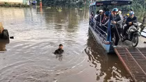 Thành viên lực lượng an ninh cơ sở dũng cảm cứu người đuối nước