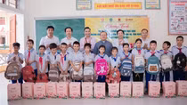 Hoàng Gia Phát Group tặng quà cho họ sinh nghèo và ủng hộ trùng tu, tôn tạo Chùa Lối
