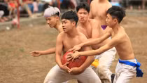 Về Thuý Lĩnh xem vật cầu