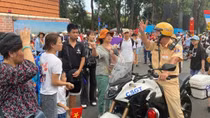 Người dân nô nức đổ về trung tâm xem sơ duyệt diễu binh, diễu hành