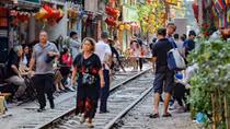 Bài 1: Vỉa hè chật xe và hàng quán, tràn lan vi phạm