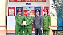 Xử lý “ma men” thông chốt, tông Trưởng Công an xã bị thương