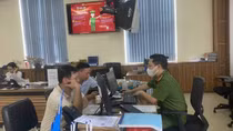 Người dân chỉ cung cấp bản sao Giấy chứng nhận và Căn cước công dân mà không phải công chứng