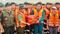 Bộ Công an tiếp tục hỗ trợ khẩn cấp, chia sẻ với những khó khăn của nhân dân vùng lũ Đà Nẵng