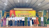 Trao Bằng tri ân cô giáo dũng cảm cứu người giữa dòng sông