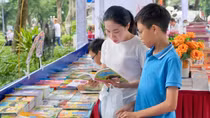 Nhà xuất bản Giáo dục Việt Nam tham gia hội sách với nhiều ấn phẩm hấp dẫn, độc đáo