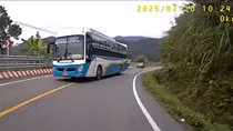 Làm rõ hai vụ xe khách vượt ẩu ở đèo Khánh Lê trên quốc lộ 27C
