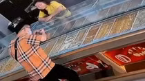 Vờ hỏi mua rồi giật nhẫn vàng bỏ chạy